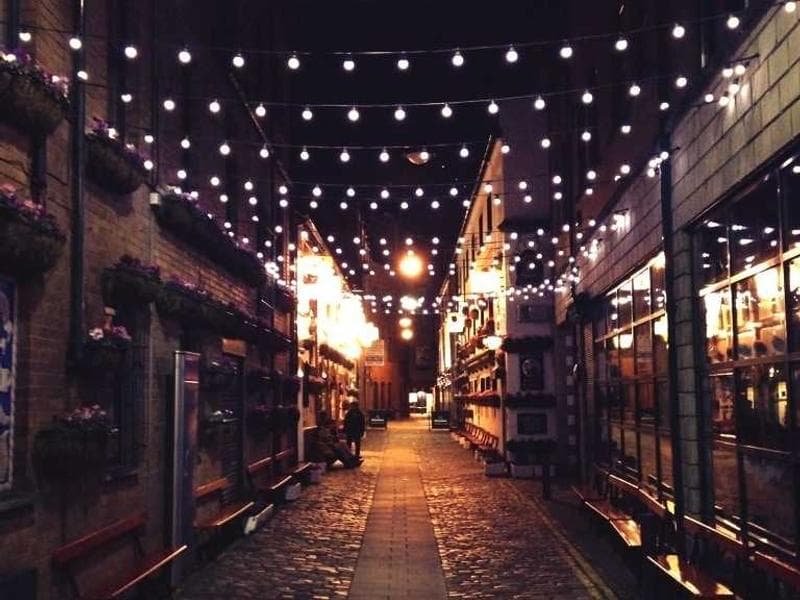 Spacious Commercial Commercial Showroom in Malad West, Kolkata